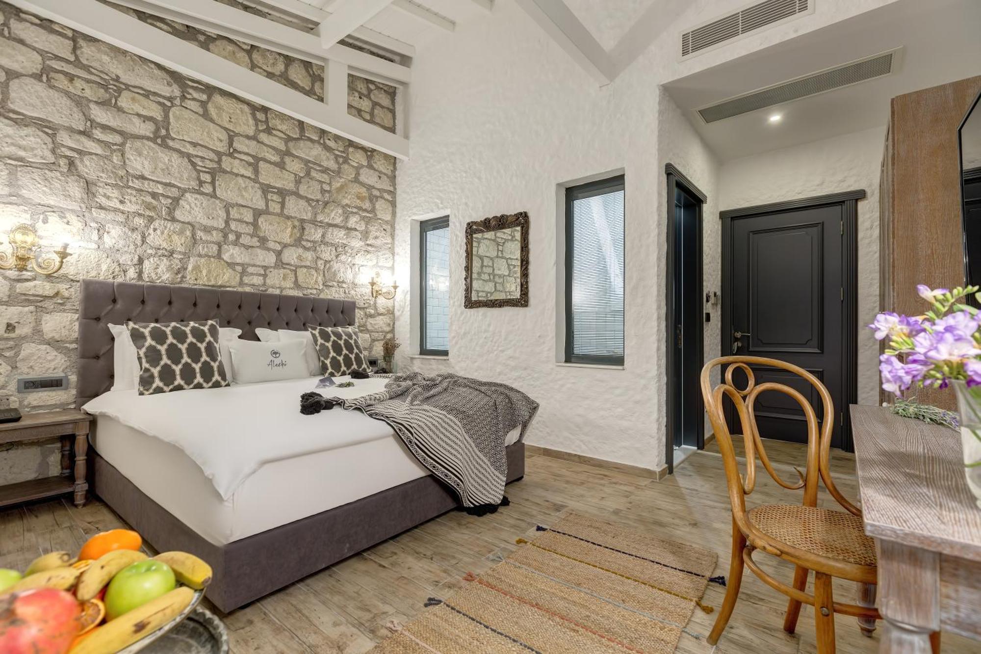 Alachi Hotel Alaçatı Bilik gambar